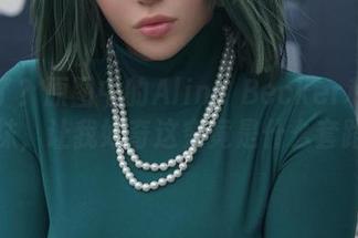 玩脱了？原图中的Alina Becker和她的棉袜，让我好奇这究竟是什么套路。